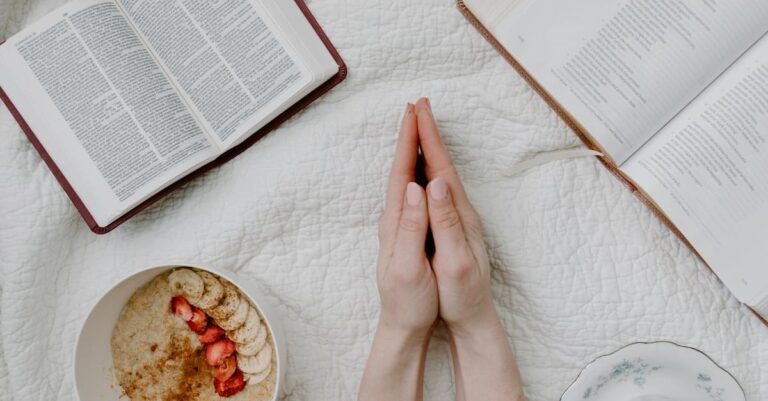 Christian Living & Spiritual Growth: Practical Steps for Daily Scripture, Prayer, Community